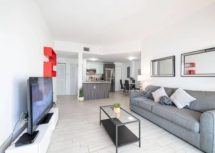 Subtle 2 Bed In Edgewater Downtown With Free Parking