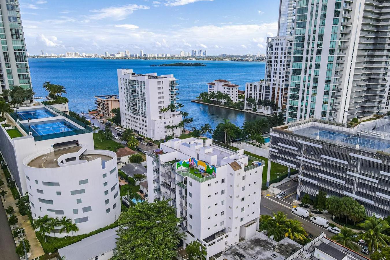 Subtle 2 Bed In Edgewater Downtown With Free Parking Apartamento